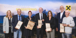 Christine Hofer, Klaus Gritsch (Bürgermeister von Kematen), Alice Tropper, Helmuth Müller, (Vorstandsvorsitzender IKB), Anja Holluschek (Hollu), Reinhard Mayr und Gerd Estermann freuten sich über die Nisthilfen-Trophäen und die Würdigung ihrer Projekte.